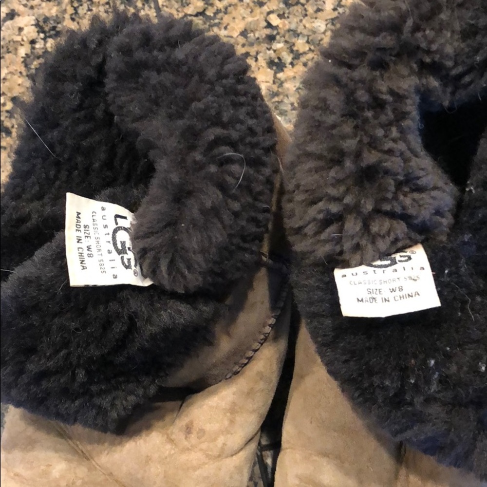 UGG Classic Short Boot - Picture 6 of 6